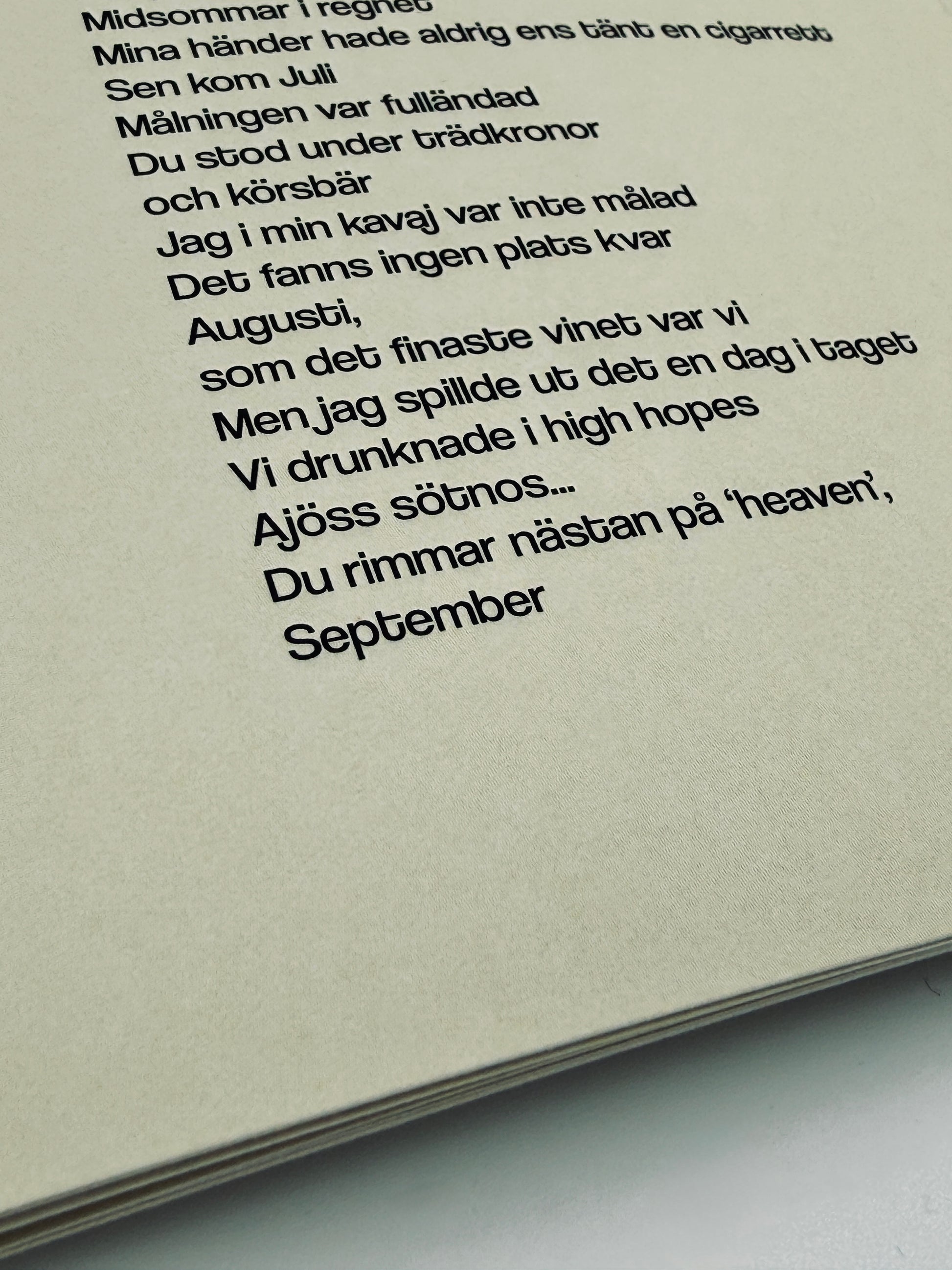 Närbild på insidan av texthäfte till svensk rost